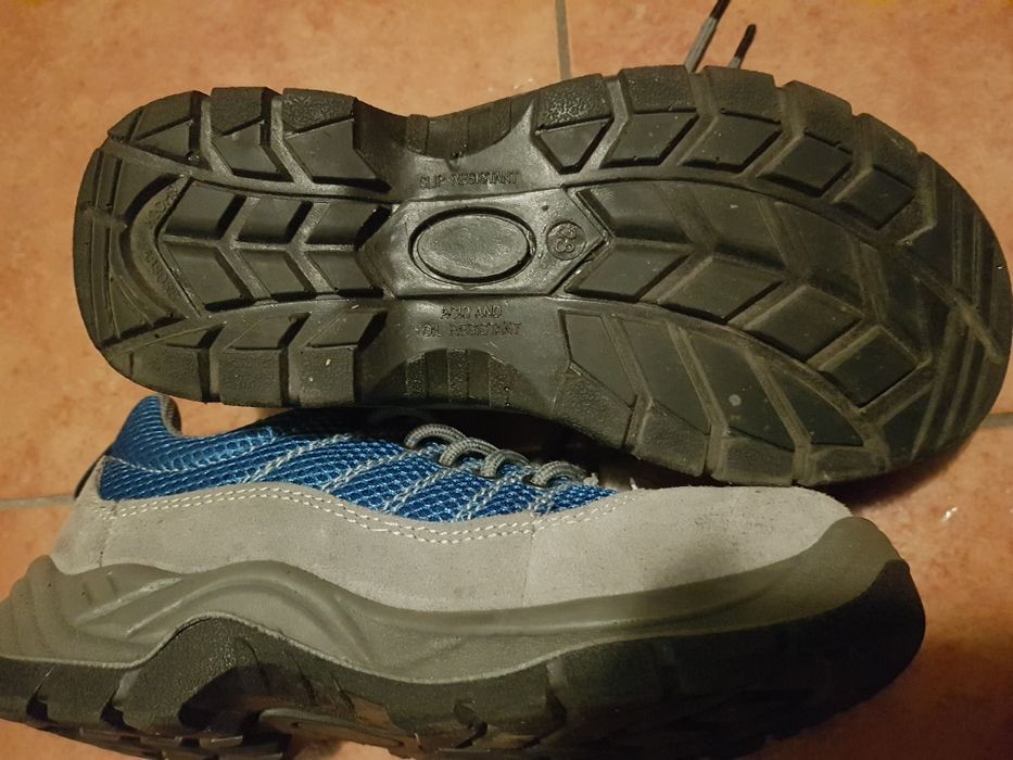 Buty 38 z ochroną na palce