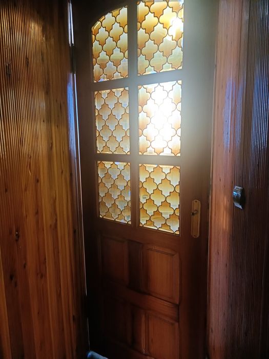 Двері з натуральної  мудрини. З коробкою.