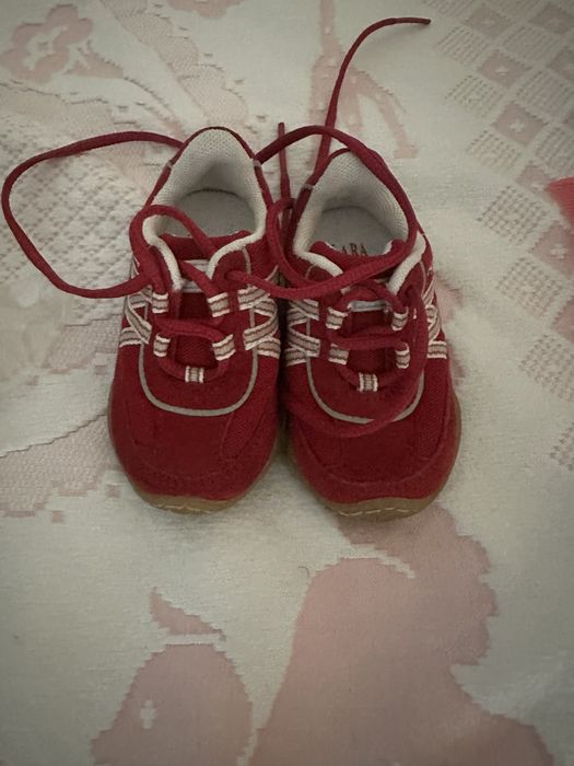 Os 3 pares por 25€. Sapatilhas bebé