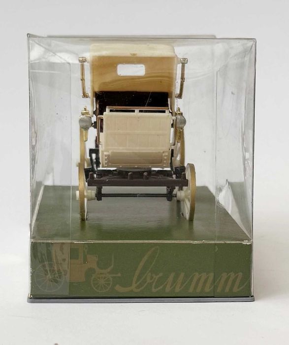 Brumm 1850 Spyder Horse Drawn Carriage (White) #07. Completo e em excelente estado geral.