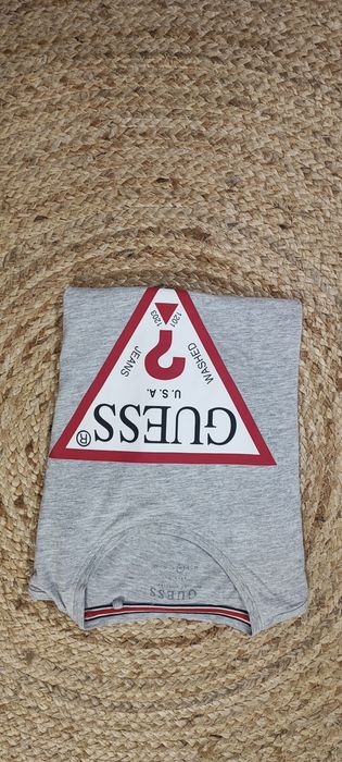 Camisola (T-shirt) Guess Cinzenta