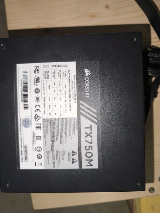 Fonte de alimentação Corsair TX 750 M