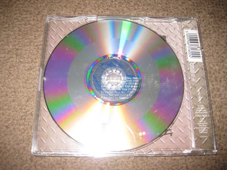 CD Single dos Construction "What is in Love"