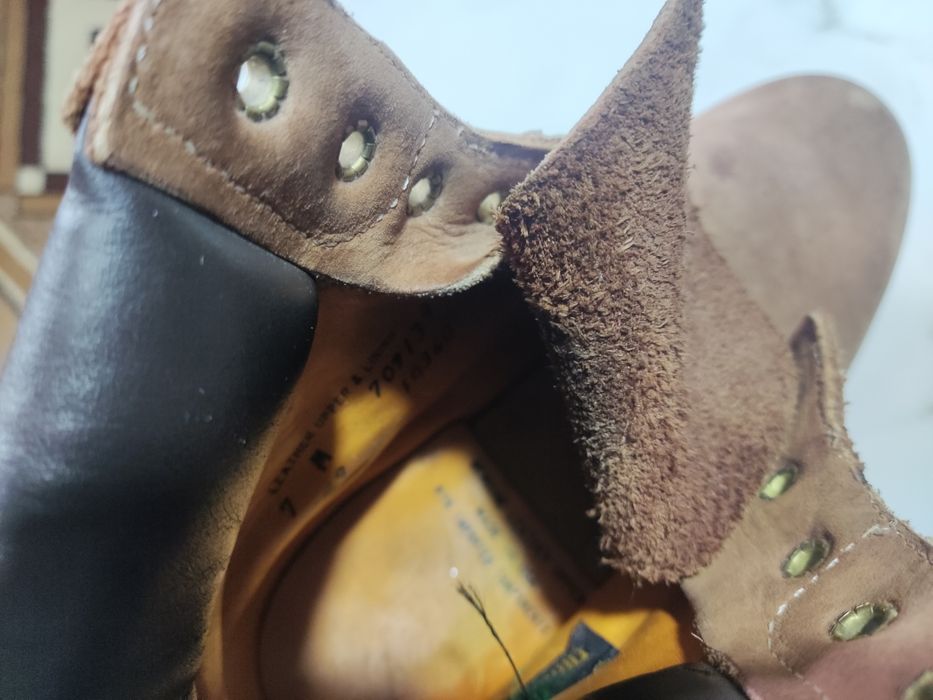 Продам осінні ботинки