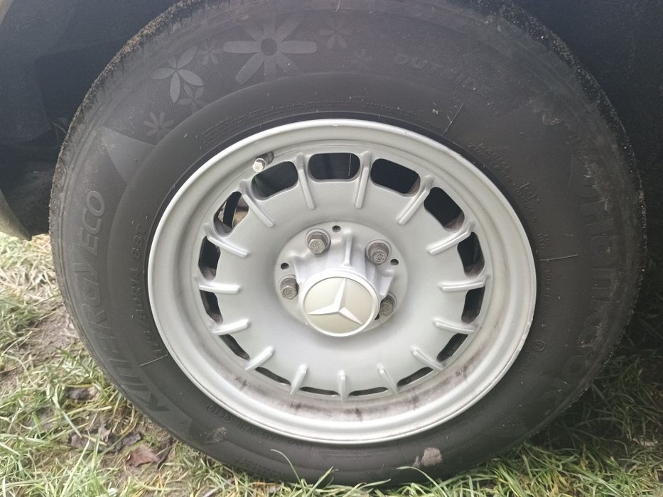 Sprzedam alufelgi,,baroki"14" i felgi  stalowe + kołpaki do Mercedesa