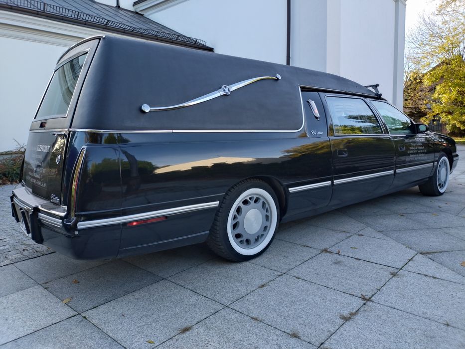 Karawan pogrzebowy Cadillac DeVille wersja europejska, cena brutto