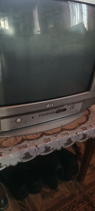 Віддам старі меблі