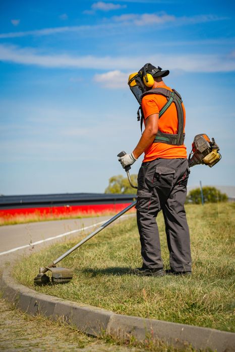 Koszenie trawy, wycinka drzew, oczyszczanie terenu, wykopy, zamiatarka