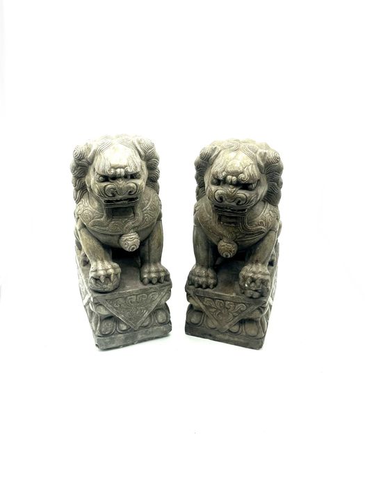 Grandiosos Cães foo em pedra antigos