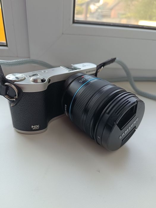 Фотоапарат беззеркалка Samsung NX 300