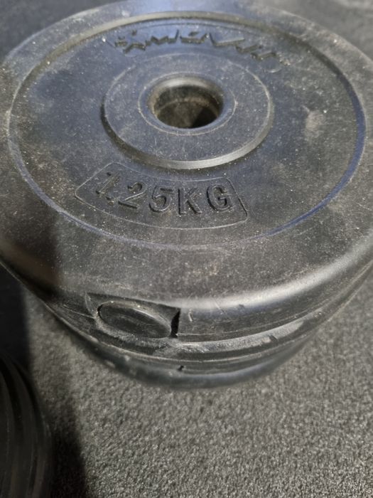 Obciążenia 2.5kg, 1.25kg i 0.75kg pokryte kompozytem