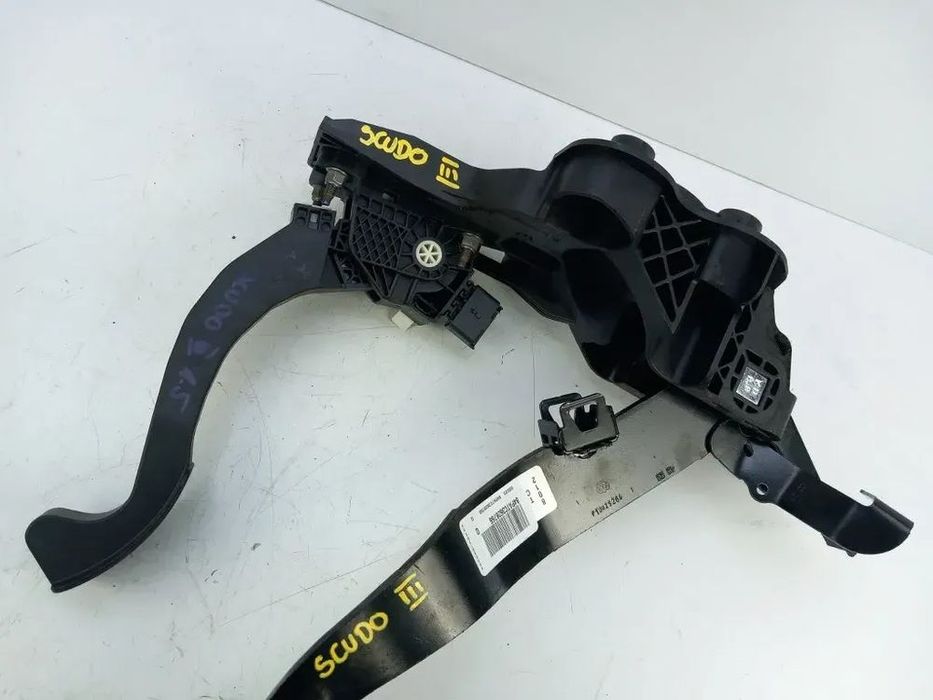 pedał gazu sprzęgła hamulca scudo iii expert jumpy vivaro c 2022r 9817