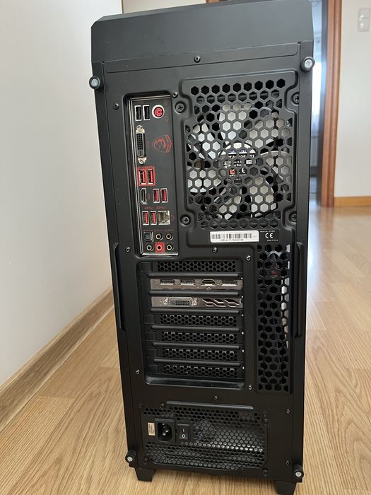 Komputer gamingowy – Intel C ore i7-7700K / GTX 1080 8 GB MSI / 32 GB RAM