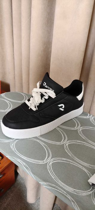 Кросівки жіночі кожані