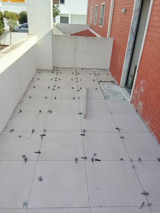 Trabalha por conta própria