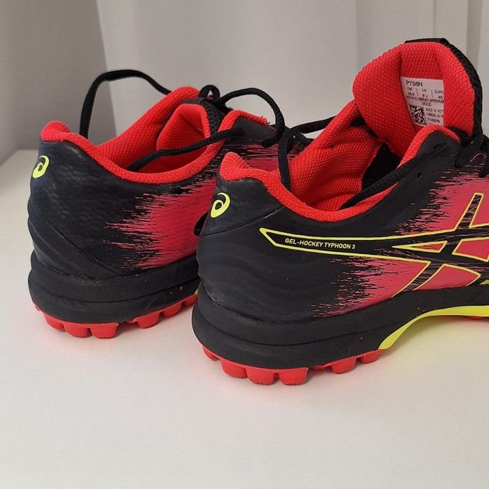 Женские кроссовки ASICS, размер 39,5-40