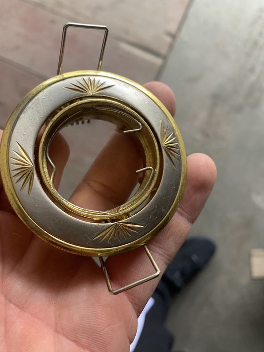 Светильник точечный потолочный поворотный под галогенку или светодиод.