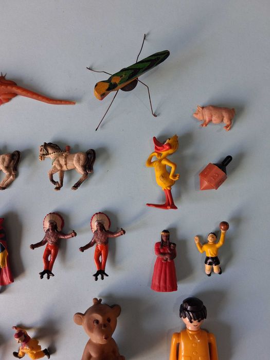 27 bonecos de diversas coleções. Ver fotos. O preço é do lote.