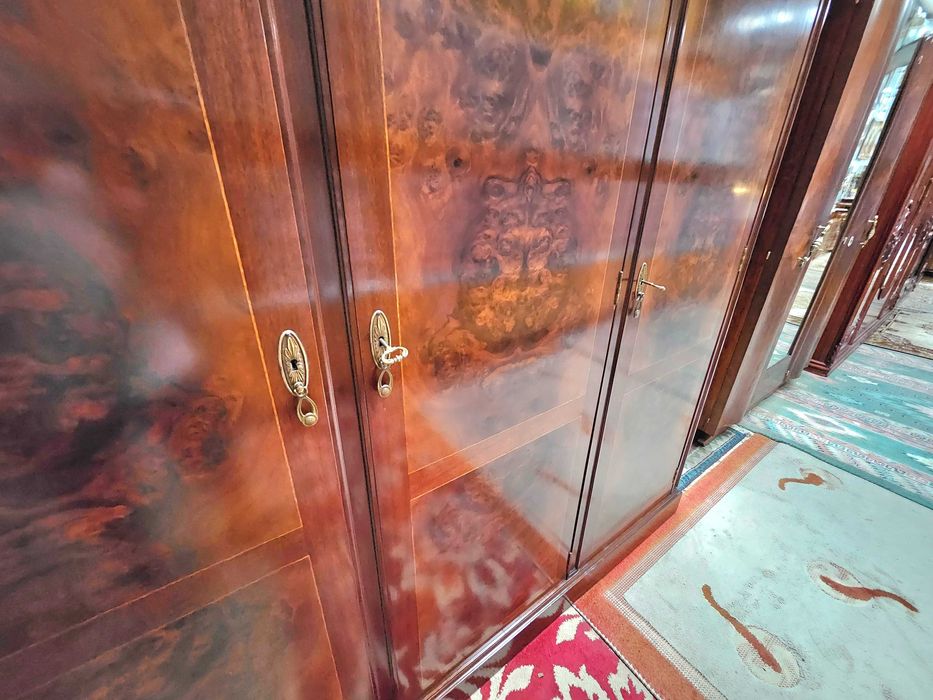 Excelente roupeiro de três postas - óptimo estado geral