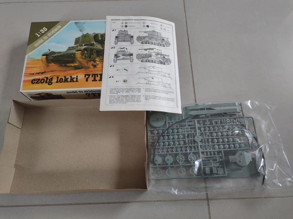 Model do sklejania czołg lekki 7TP 1:35