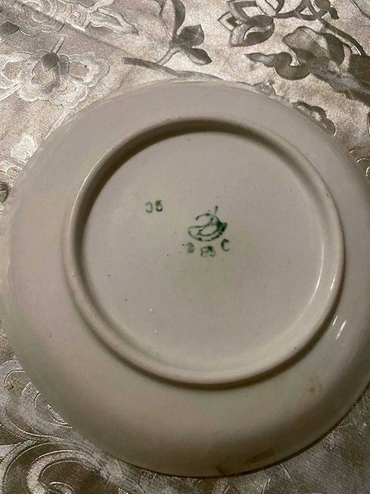 Продам сервиз старый на 6 персон