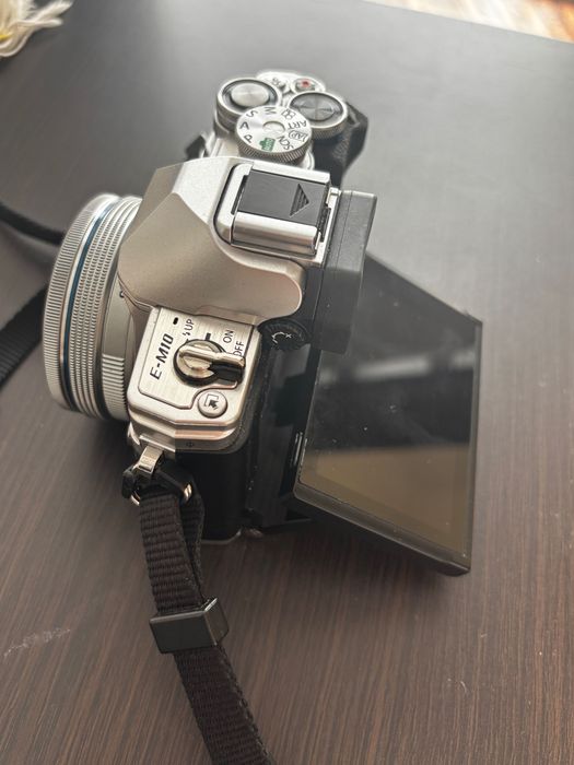 Aparat Olympus OM-D E-M10 Mark IV + Obiektyw M.Zuiko Digital 14-42mm
