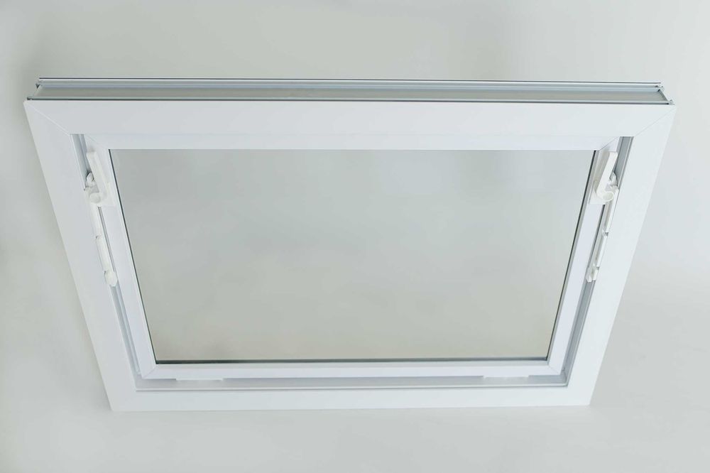 Okno do piwnicy magazynu składzika hali na strych poddasze pod wymiar