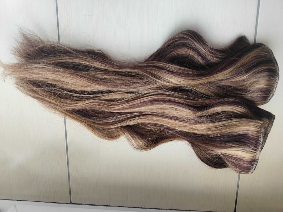 Naturalne włosy doczepiane brąz z blondem 45 cm 180 g 5 taśm