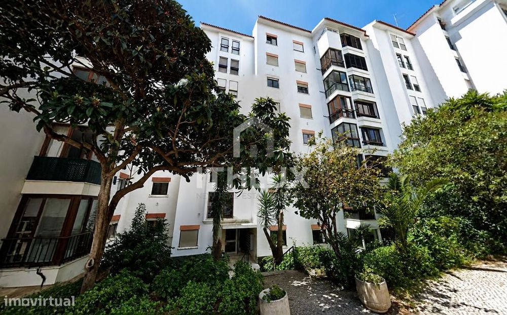 T2 na Av. de Biarritz, Monte Estoril – junto à praia