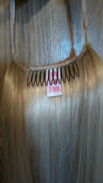 Искусственные волосы на заколке