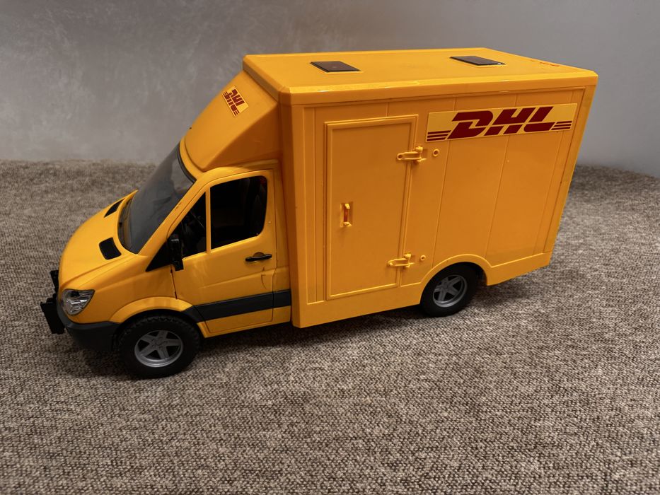 Машинка Bruder фургон Mercedes Sprinter DHL