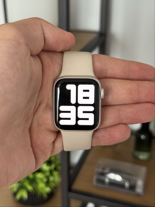 Apple Watch SE silver srebrny