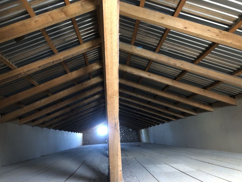 Здається приміщення (разом з мансардою)