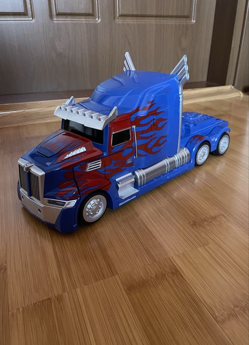 Трансформер на радіокеруванні Optimus Prime Hasbro