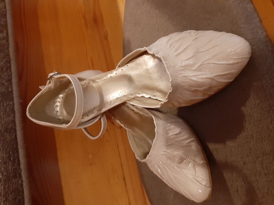 Buty damskie  ecru 37