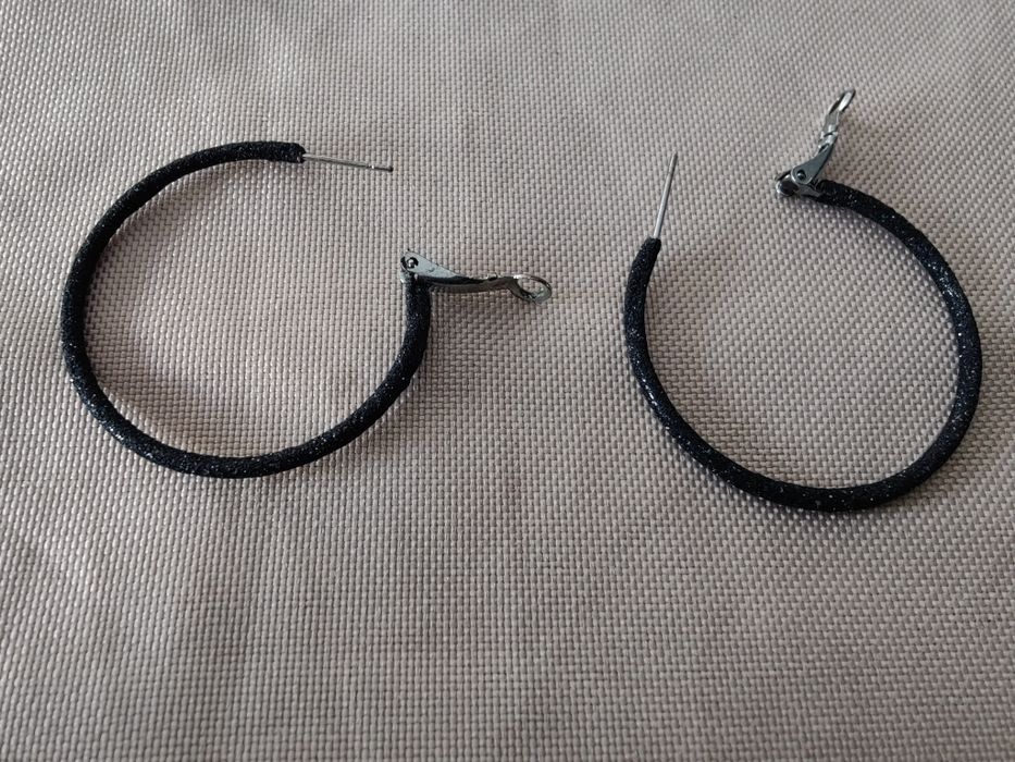 Okrągłe kolczyki czarne z brokatem czarnym- nowe