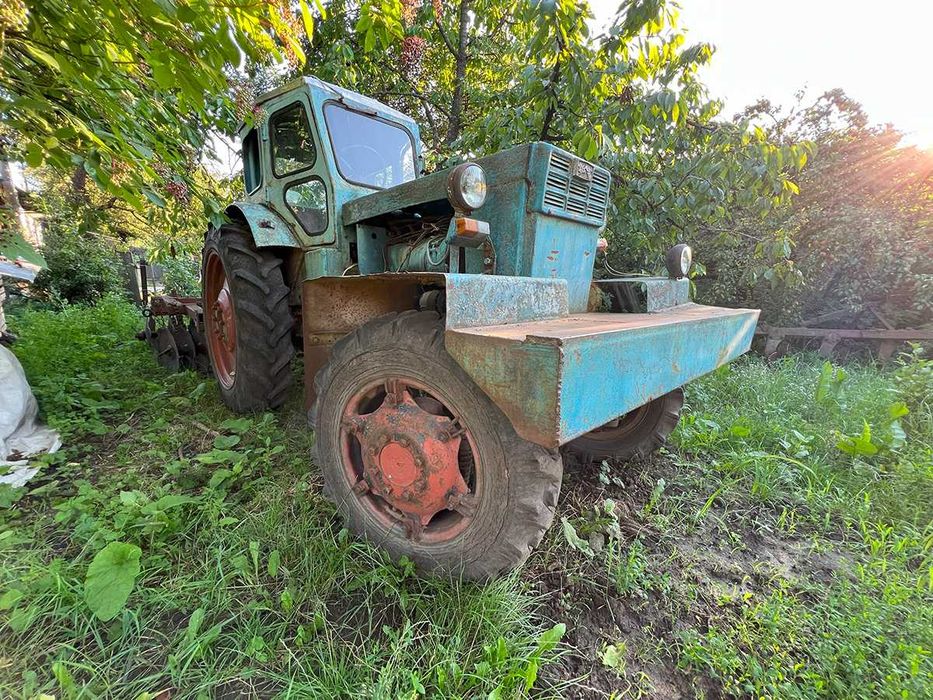 Трактор Т-40 прицеп культиватор плуг діскова борона картоплекопалка