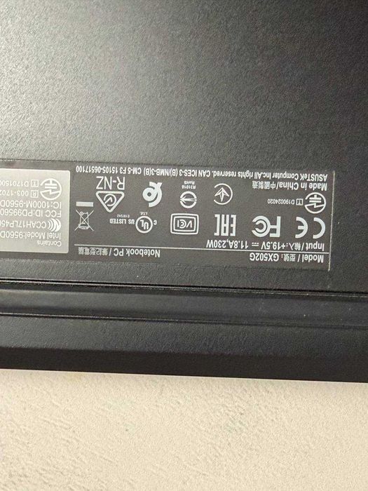 Asus ROG Zephyrus S GX502 i7-9750H 16ram RTX 2070 ssd 512 240Hz