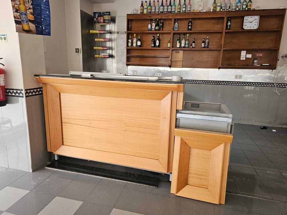 Balcão anexo vitrine