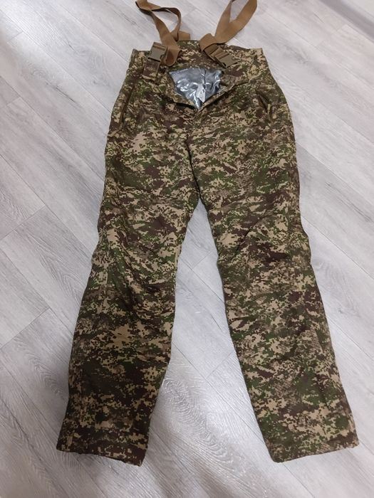 Зимові штани кольору хижак 48 розмір