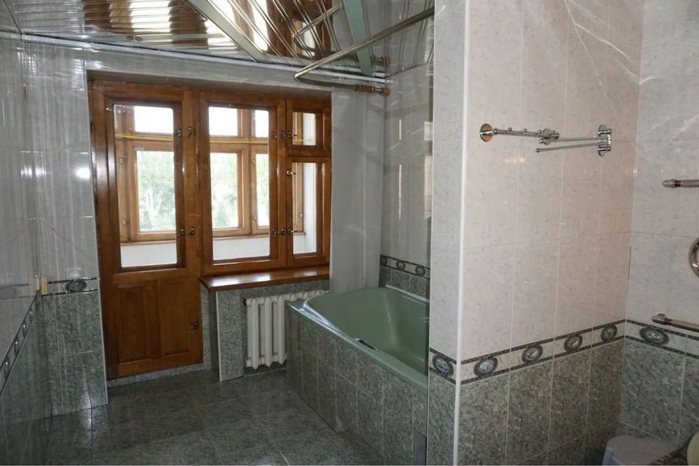 Оренда дворівневої квартири, вул. Святого Миколая