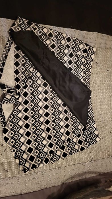 Saia calção padrão preto e branco