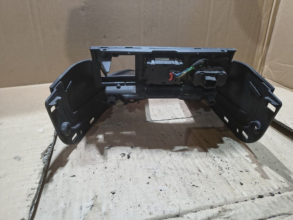 Osłona ramka lewarka Ford Mondeo MK3 przełącznik podgrzewania foteli
