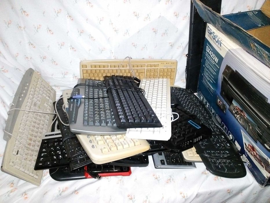клавиатуры для ПК. компьютера. на запчасти. разные. кол-во 28 шт.