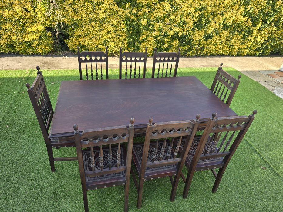 Mobília de sala de jantar em bom estado de conservação