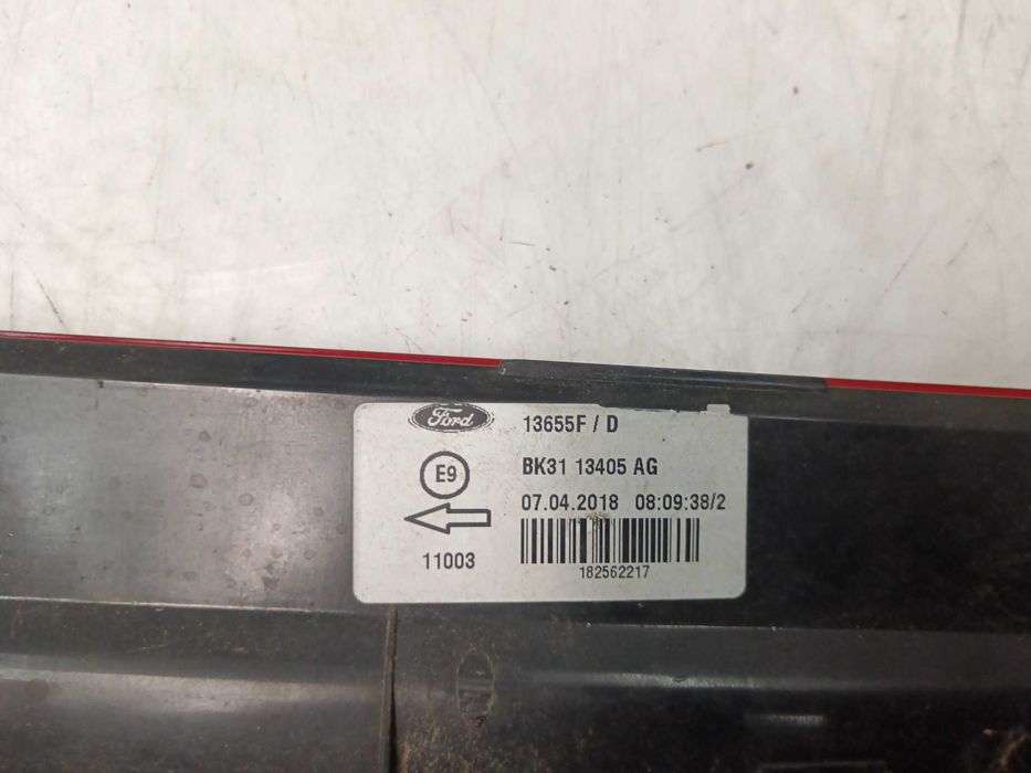 Farolim traseiro esquerdo Ford Transit (2018)