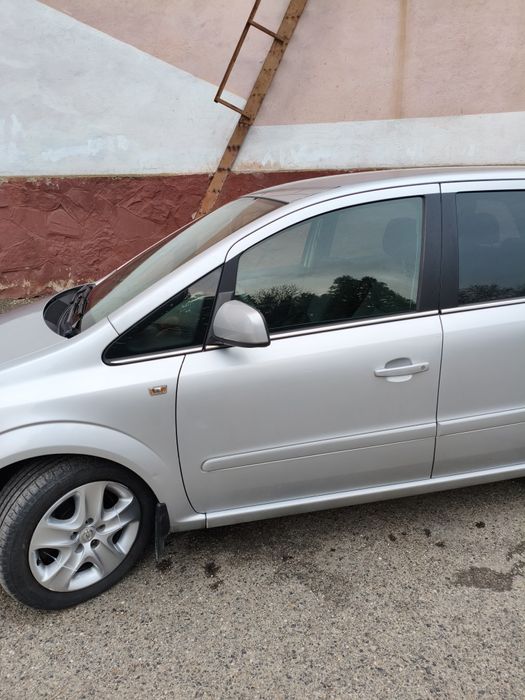 Продам автомобіль Opel Zafira B