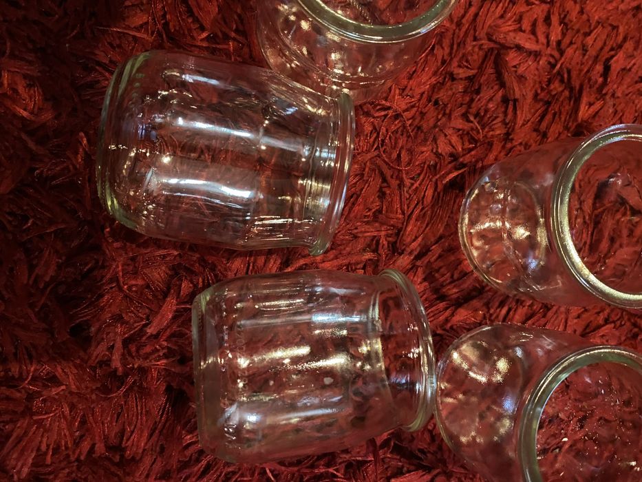 Frascos de vidro sem tampa