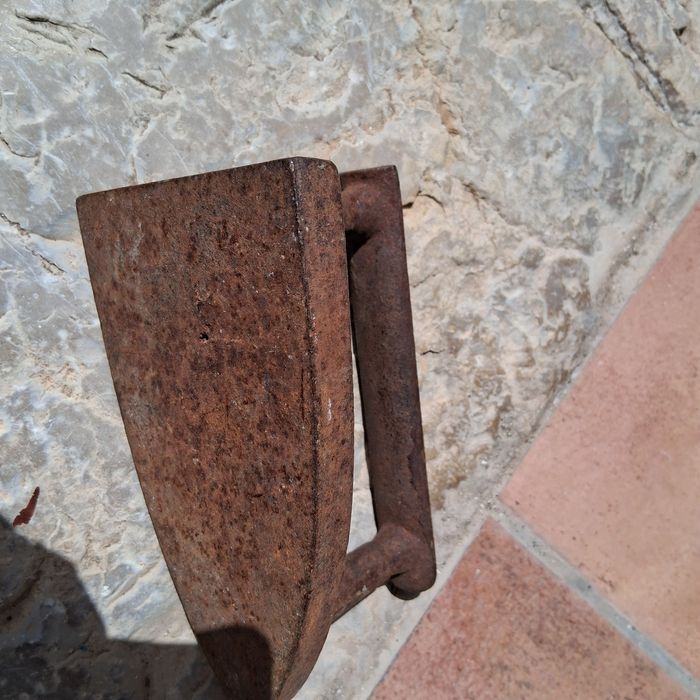 Ferro de engomar antigo,  de coleção