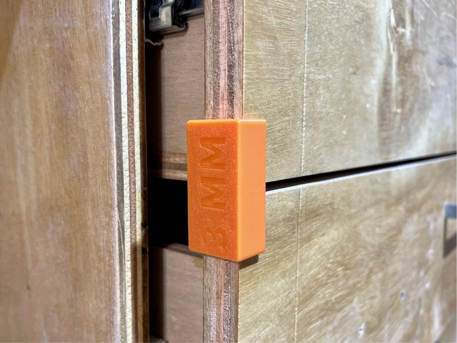 Dystanse 2szt do montażu frontów szuflad